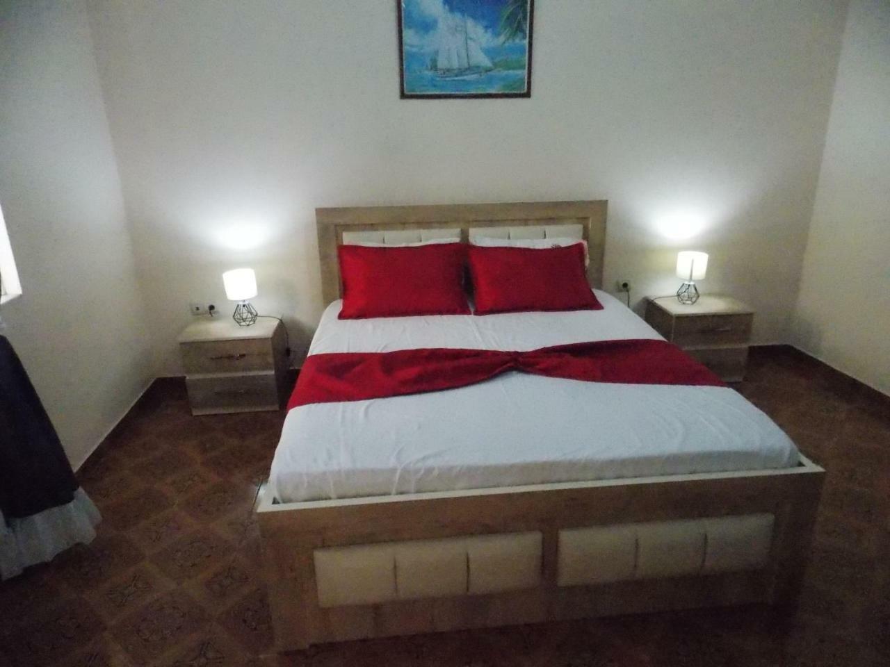 סרנדה Apartment Dejvi מראה חיצוני תמונה